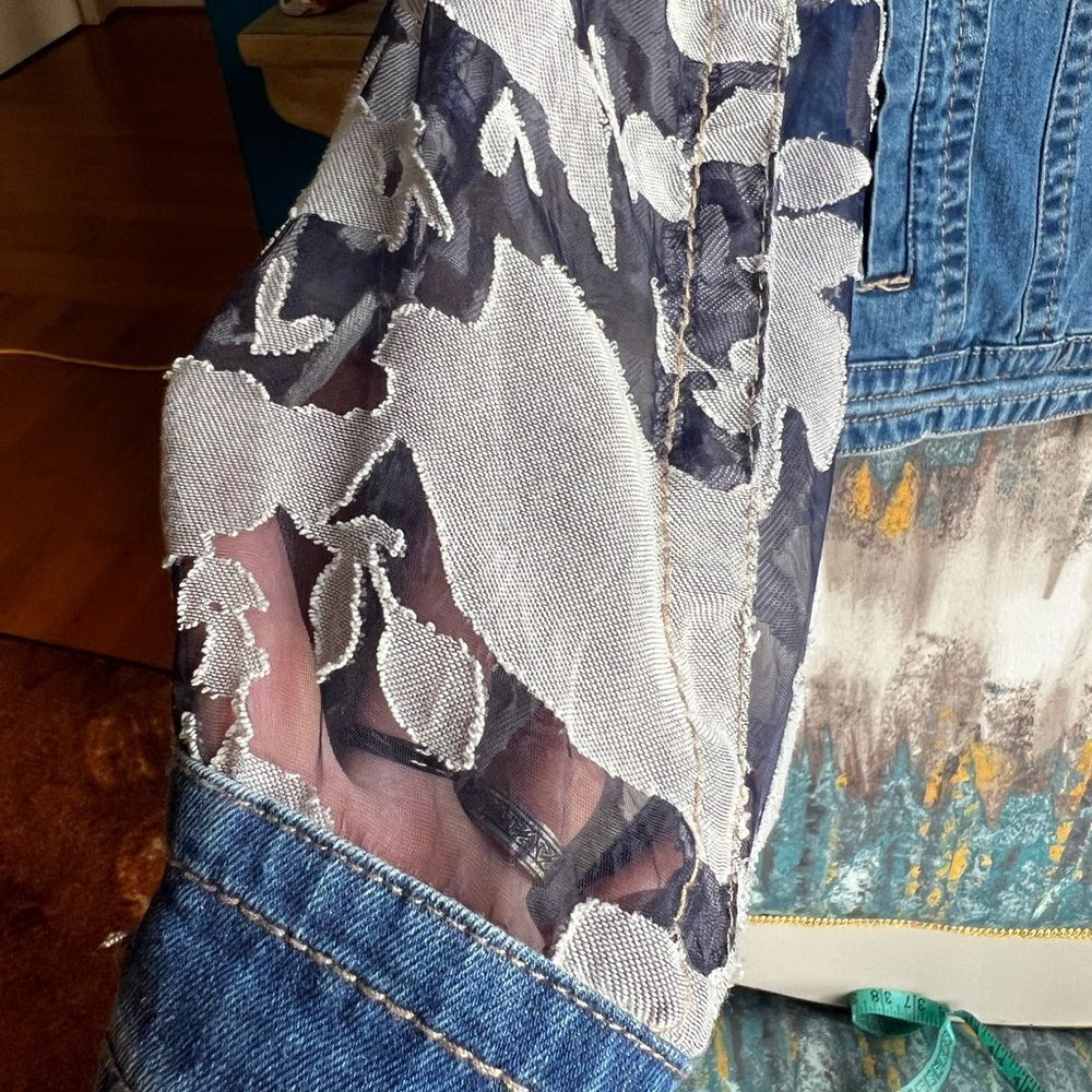 Live A Little Cropped Jean Jacket NWOT - Picture 6 of 9